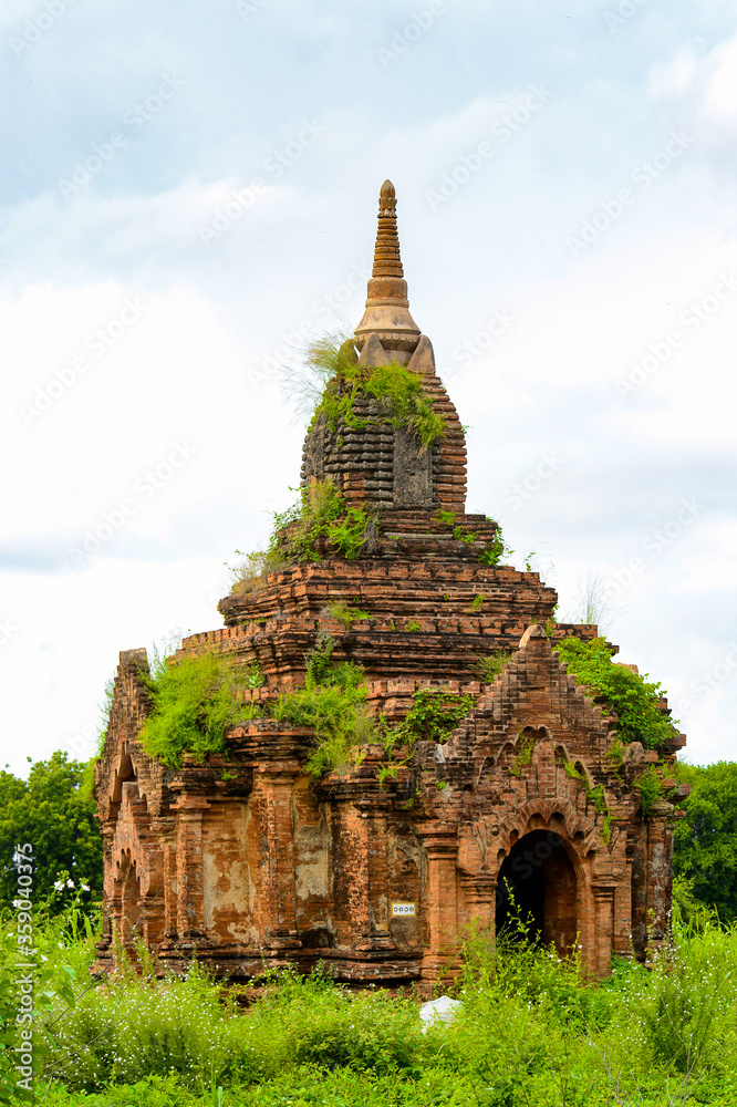 Fototapeta premium It's Temple of the Bagan Archaeological Zone, Burma. One of the main sites of Myanmar.