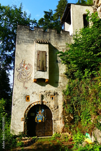 Burgtor zur Burg Grimmenstein photo