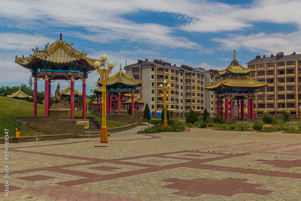 Obraz premium Buddhist temple complex The Golden Abode of the Buddha Shakyamuni in Elista, Russia