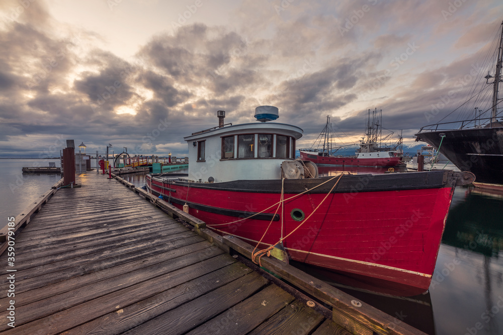Obraz premium Boat docked at Comox harbor on Vancouver Island, British Columbia, Canada.