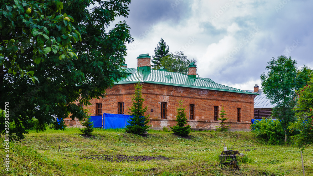 Obraz premium Red bricks Russian building on the green grass