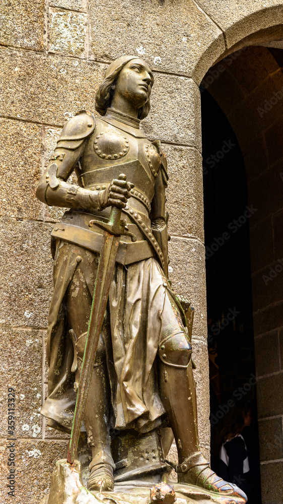 Obraz premium Knight armour on the territory of Le Mont Saint-Michel, an island commune in Normandy, France. UNESCO World Heritage