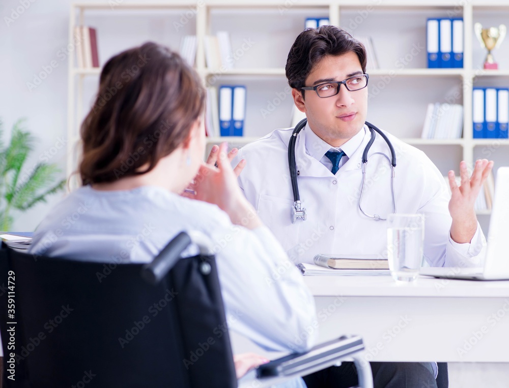 Female patient visiting male doctor for regular check-up in hosp Female patient visiting male doctor for regular check-up in hosp