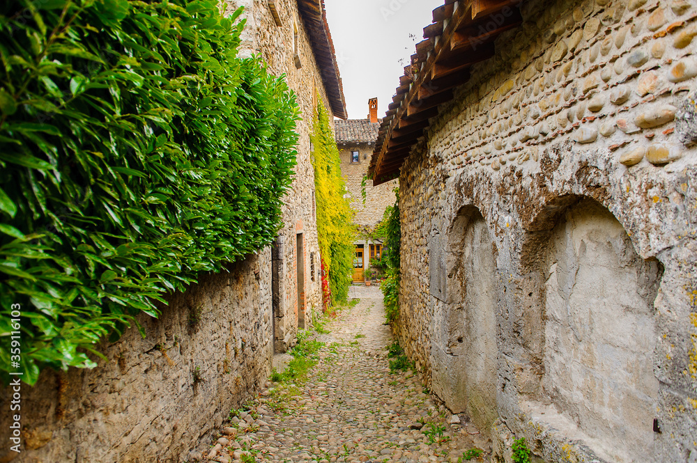 Obraz premium Narrow street in Perouges, France, a medieval walled town, a popular touristic attraction.