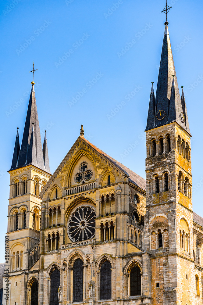 Fototapeta premium It's Basilica St. Remi of Rheims, Champagne-Ardenne, France