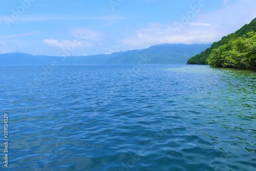 十和田湖と青空1