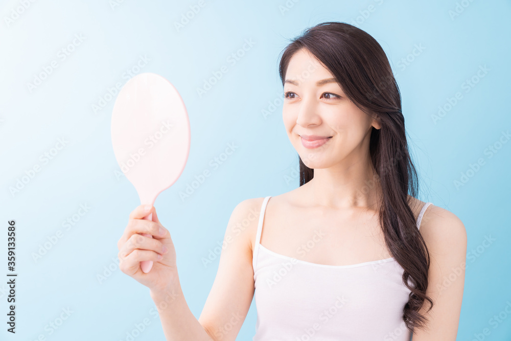 美容　イメージ　鏡