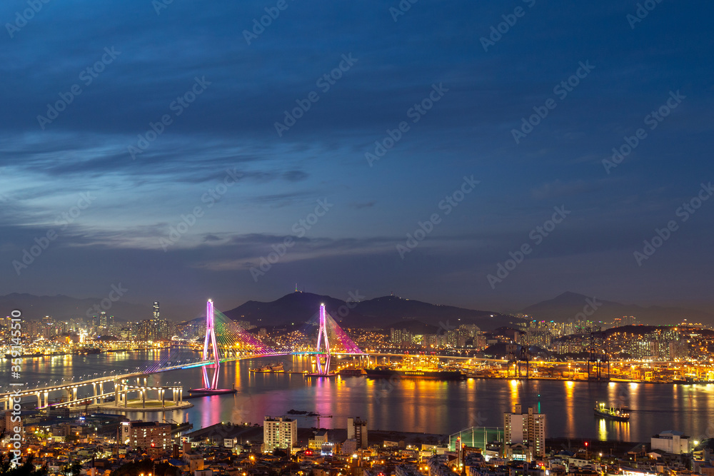 Naklejka premium night view of busan