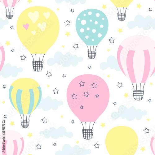 Seamless pattern with hot air balloon. Vector © 210484kate