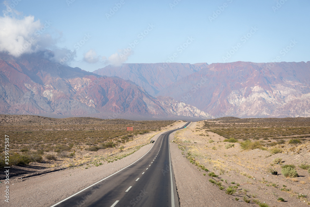 Route dans l'ouest argentin : Uspallata et Mendoza