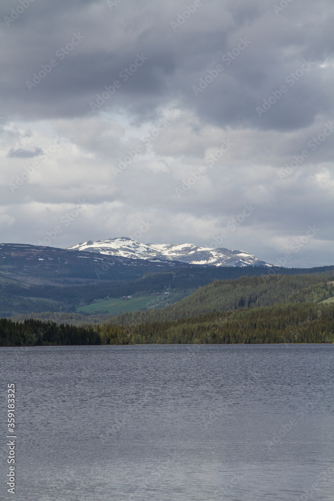 Heggefjorden und Sognefjellet in Norwegen Heggefjorden und Sognefjellet in Norwegen