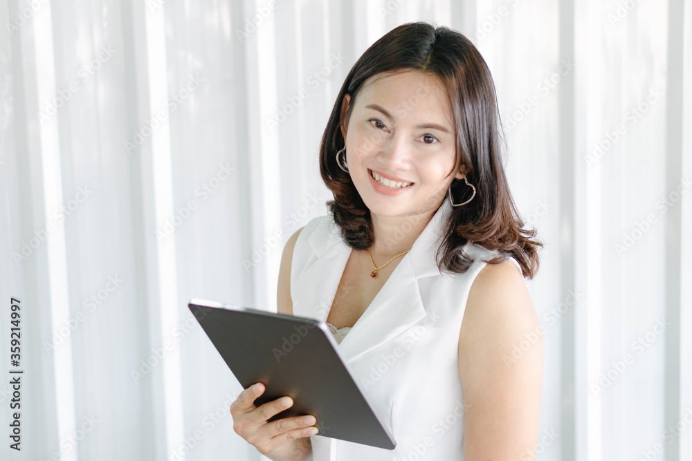 Business woman hand holding digital tablet computer with graph of Binary option for trading platform, setective focus Business woman hand holding digital tablet computer with graph of Binary option for trading platform, setective focus