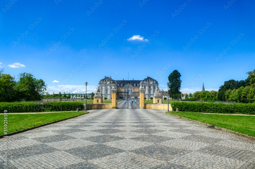 Barockes Schloss in Brühl im Sommer Barockes Schloss in Brühl im Sommer