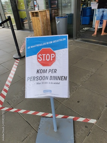 Foto rules for shopping after weakening quarantine