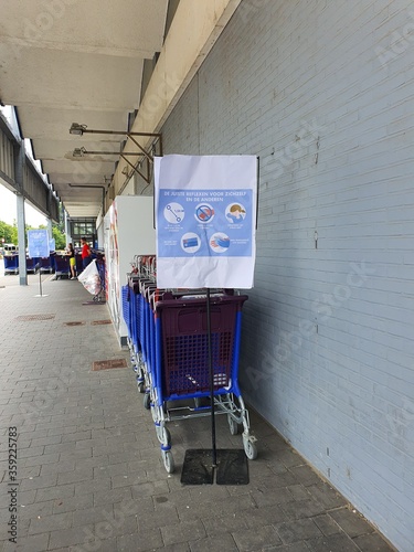 Slika na platnu rules for shopping after weakening quarantine