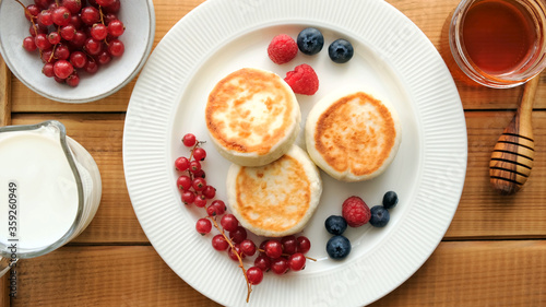 Konstfotografi Cottage Cheese Fritters Known As Syrniki, Russian And Ukrainian Food