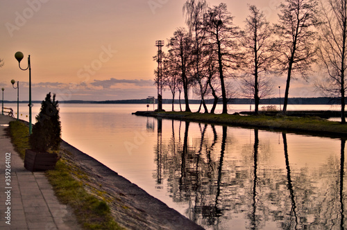 Zachód słońca nad jeziorem Niegocin, kanał Giżycko. photo