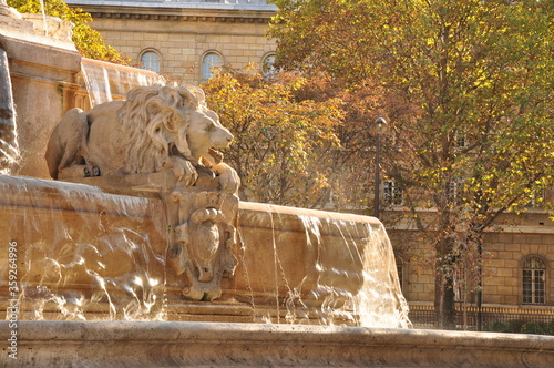 Calles de Paris. Sitios históricos.
