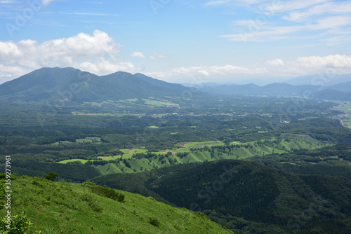 日本の岡山県の美しい山の景色 © 仁 藤原