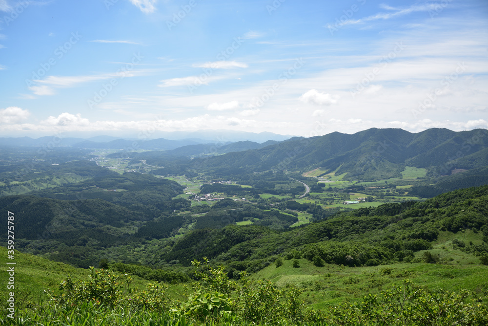 Naklejka premium 日本の岡山県の美しい山の景色