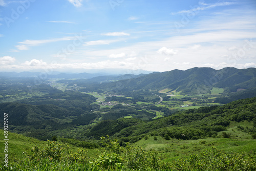 日本の岡山県の美しい山の景色