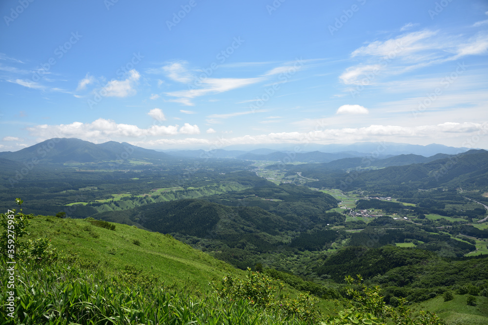 日本の岡山県の美しい山の景色