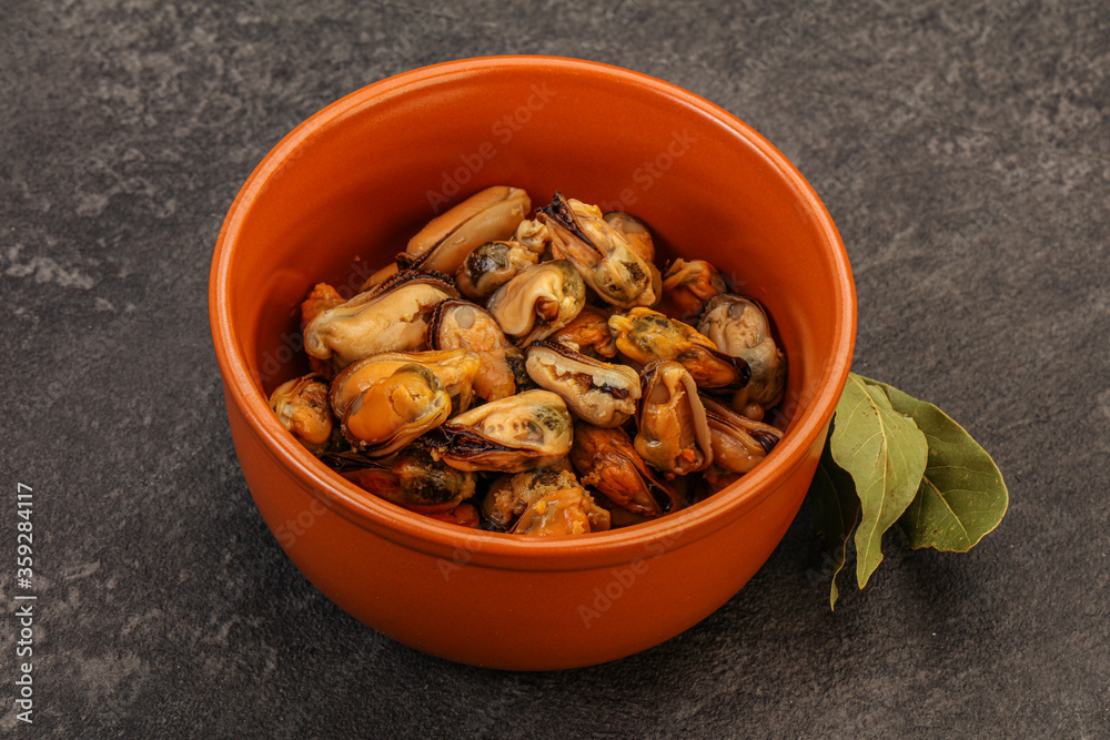 Fototapeta premium Pickled mussels in the bowl