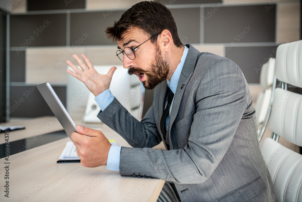 Naklejka premium Business person being shocked and mad over something