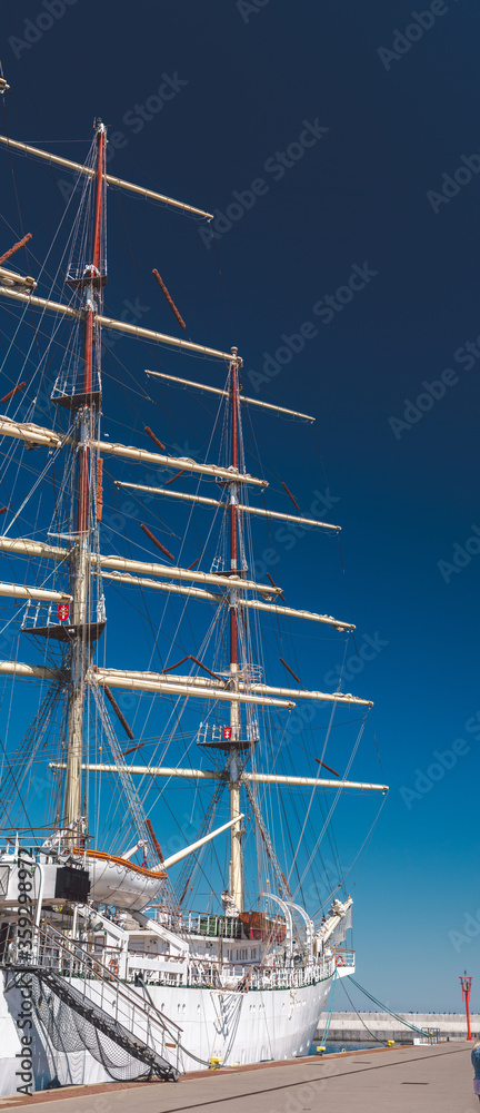 Sailing ship