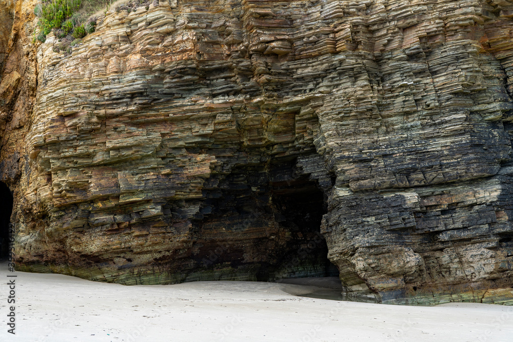 La playa de As Catedrais es el nombre turístico de Praia de Augas Santas, ubicada en el municipio de Ribadeo, parroquia de A Devesa, en la costa del mar Cantábrico de la provincia La playa de As Catedrais es el nombre turístico de Praia de Augas Santas, ubicada en el municipio de Ribadeo, parroquia de A Devesa, en la costa del mar Cantábrico de la provincia