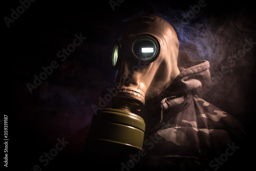 Obraz na plátně Gas mask with clouds of smoke on a dark background