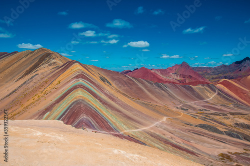 Monta  a de colores en cusco