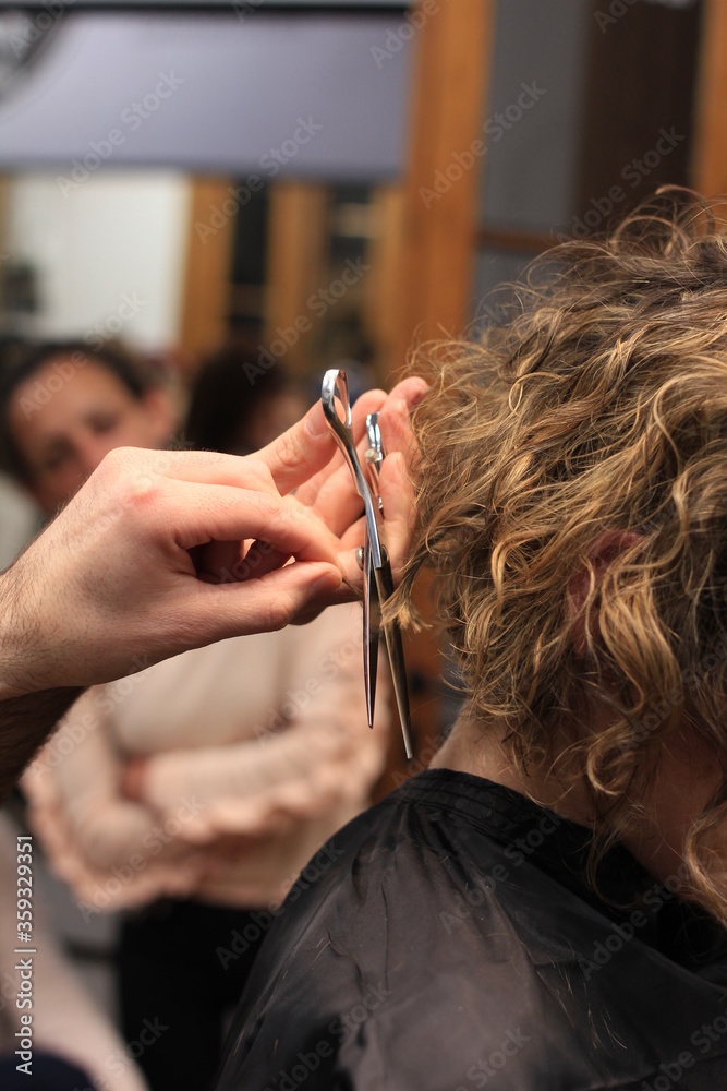 Fototapeta premium hairdresser cutting hair