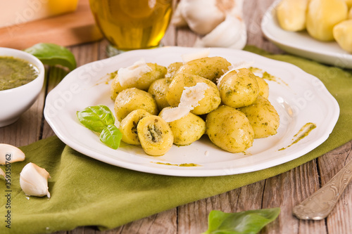 Potato gnocchi stuffed with pesto sauce. 