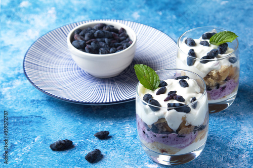 Cake-trifle from the berries of honeysuckle, cheesecake, cake.