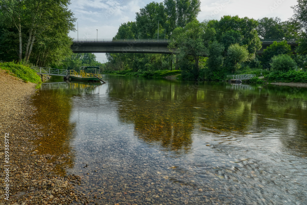 Fähre und Badestrand an der Siegmündung in den Rhein Fähre und Badestrand an der Siegmündung in den Rhein