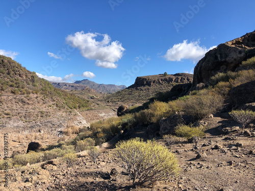 Scenery around Las Ninas Reservoir photo