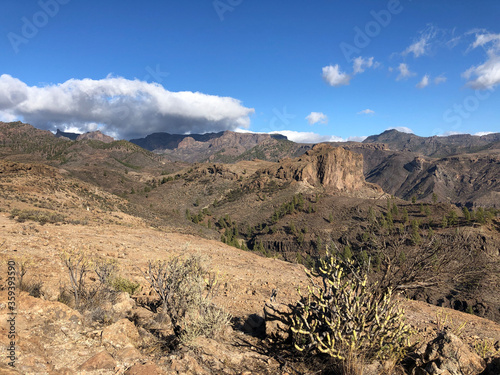 Scenery around Las Ninas Reservoir photo