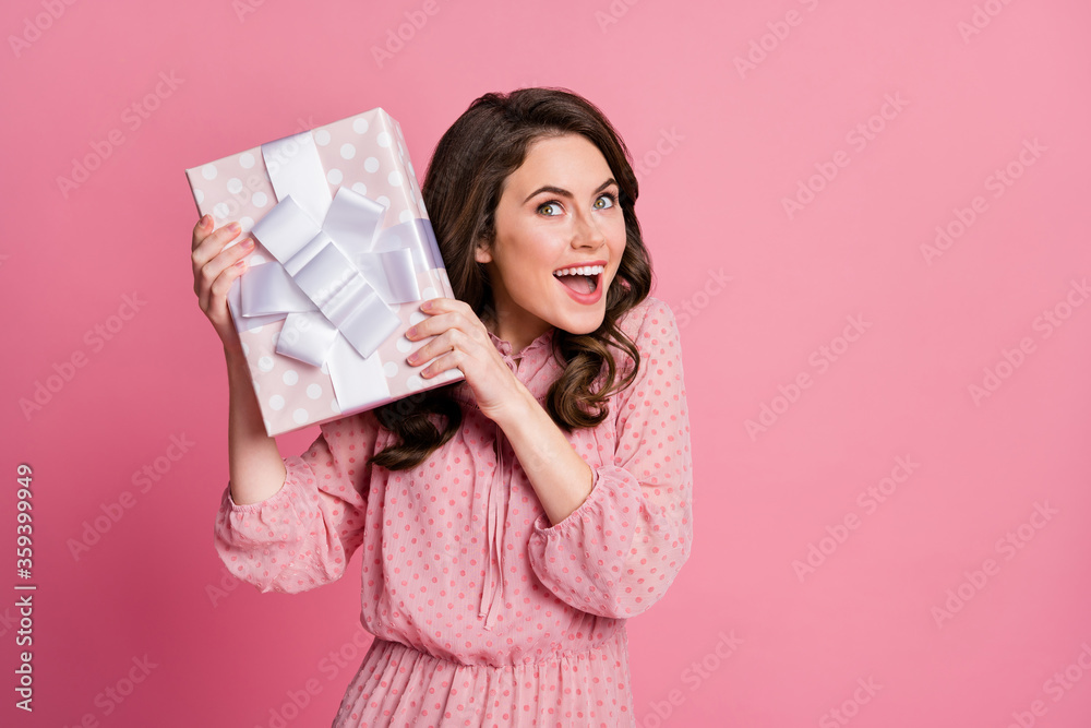 Photo of candid girl get big gift box on 14-february 8-march celebration shake scream wow omg unbelievable wear polka-dot outfit isolated over pastel color background Photo of candid girl get big gift box on 14-february 8-march celebration shake scream wow omg unbelievable wear polka-dot outfit isolated over pastel color background