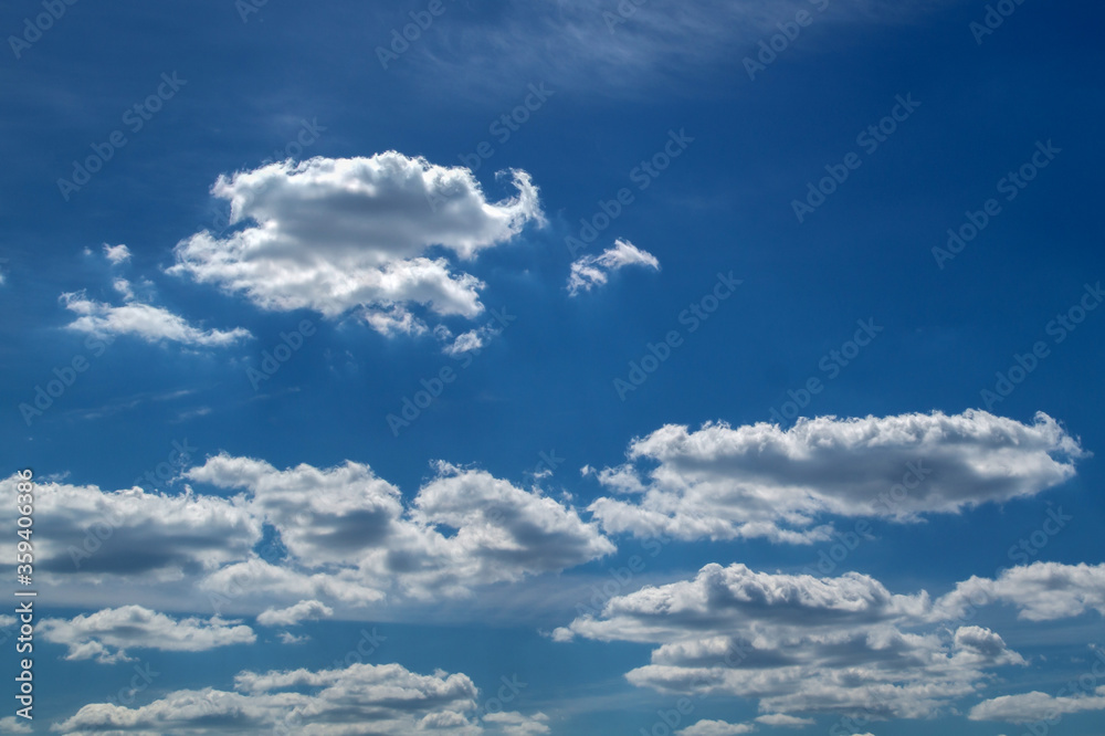 Fototapeta premium Blue sky with sparse white clouds in clear weather