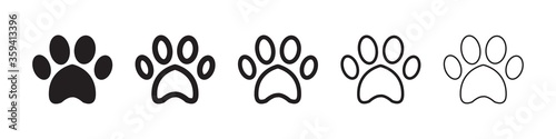 Paw icons in five different versions in a flat design