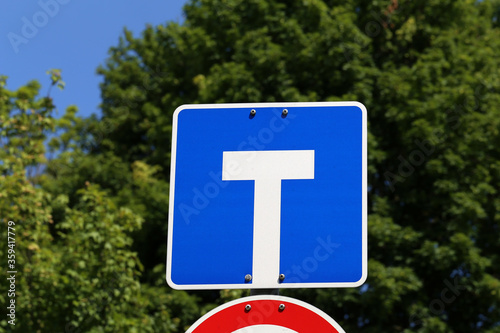 Sign indicating road with a dead end