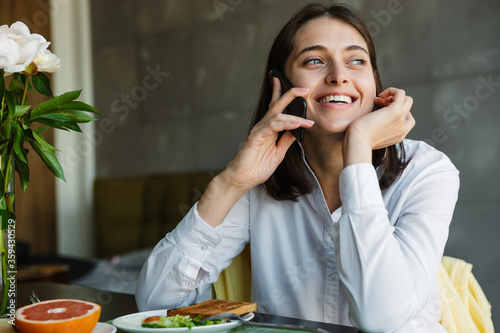 Εκτύπωση καμβά Attractive smiling young lovely brunette woman