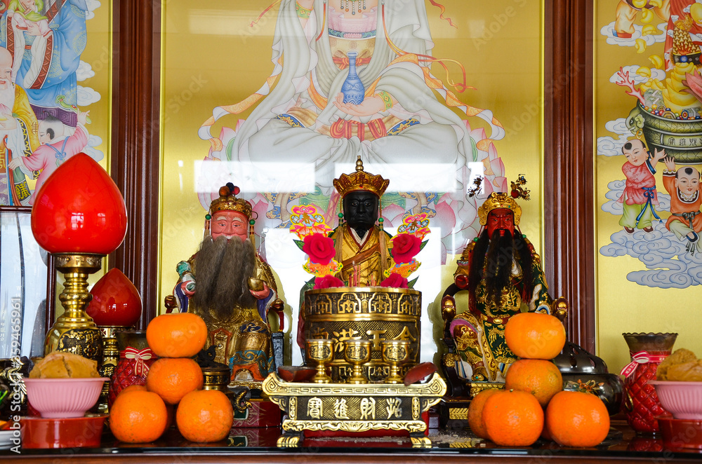 chinese god or shrine goddess 