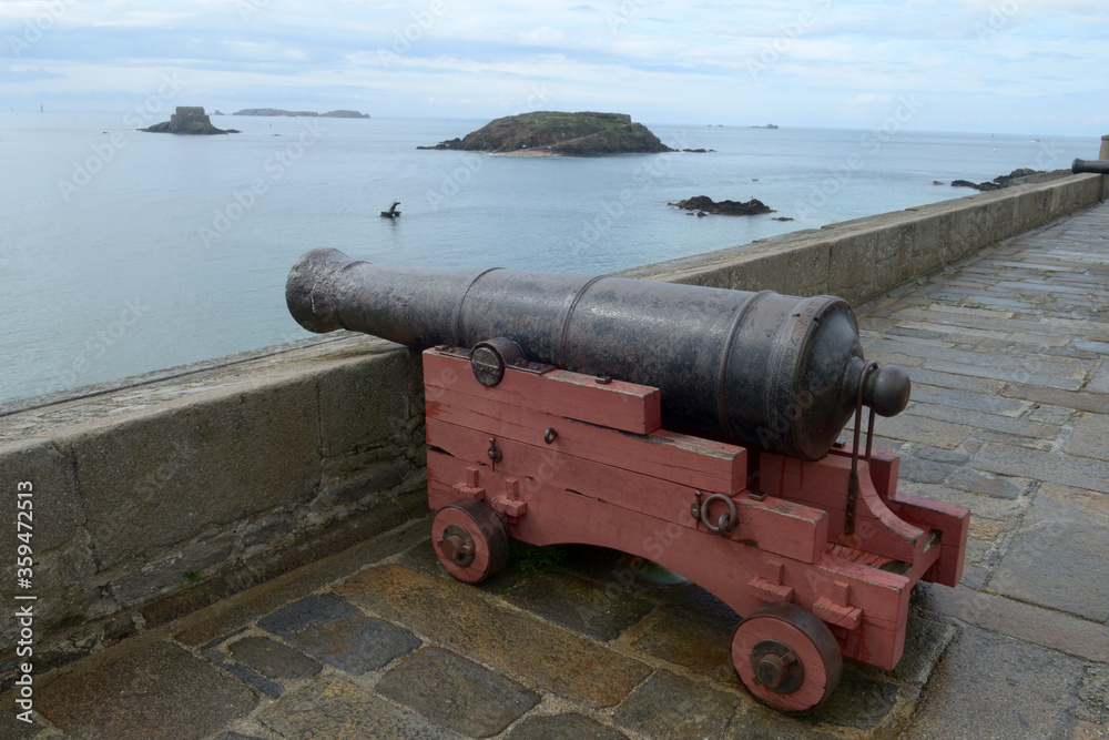 Canon sur les remparts de Saint-Malo