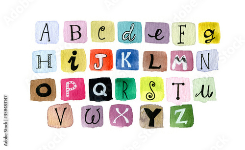 Tessere colorate con alfabeto  isolate su sfondo bianco