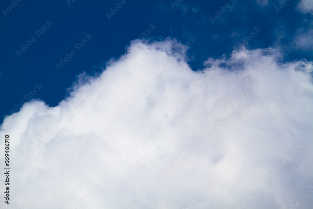 Obraz premium white cloud on blue sky