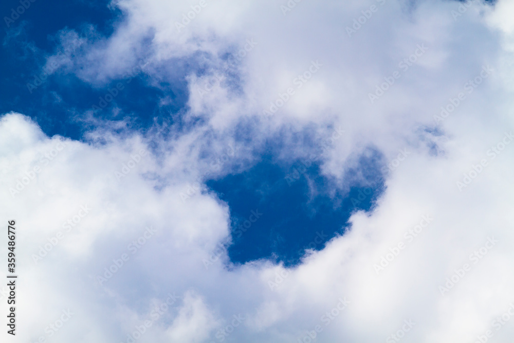 Obraz premium white cloud on blue sky