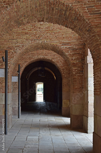 Arcos en Castillo de Montjuic Barcelona España 