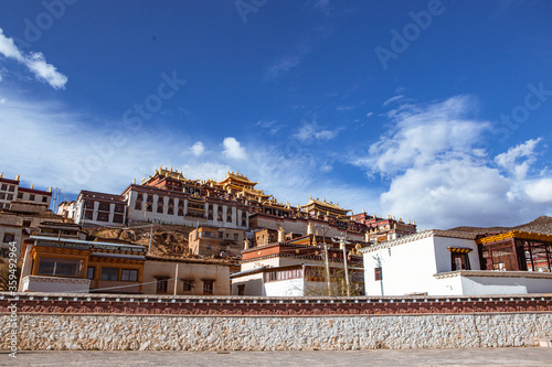Fototapeta Naklejka Na Ścianę i Meble -  Panorama view of Ganden Sumtseling Monastery, he largest Tibetan monastery in Shangri-La, Yunnan, China.